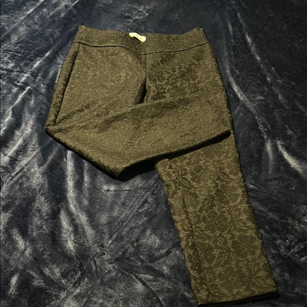 Lace Patterned Capris Pants